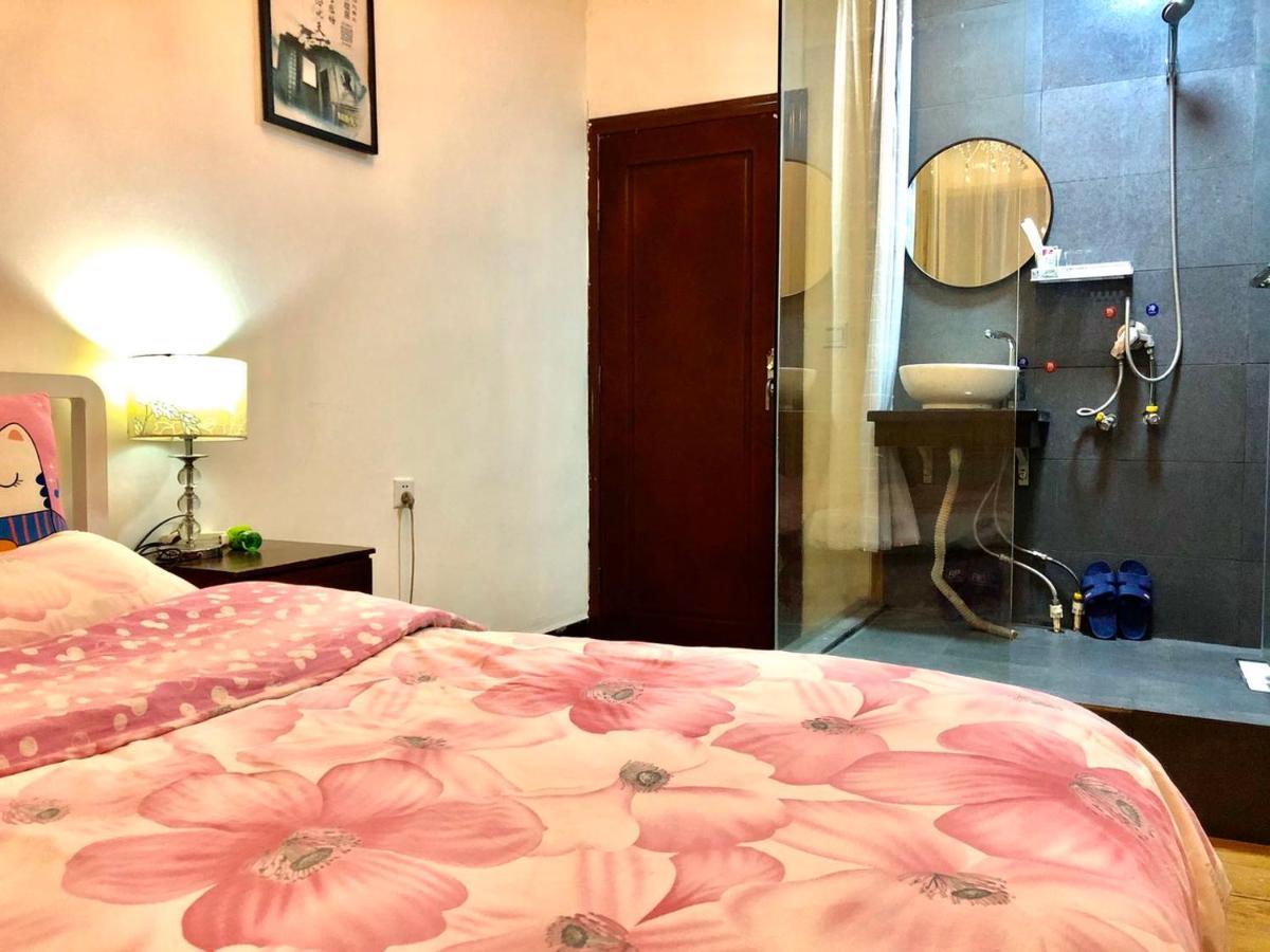 Fenghuang Little Bear Family Guest House Exterior photo