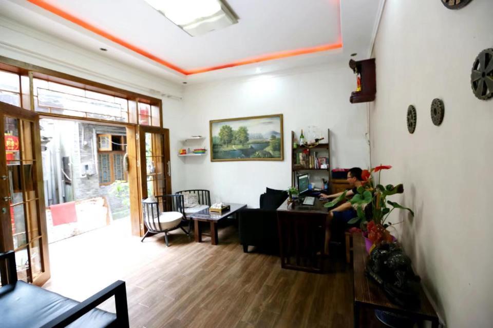 Fenghuang Little Bear Family Guest House Exterior photo