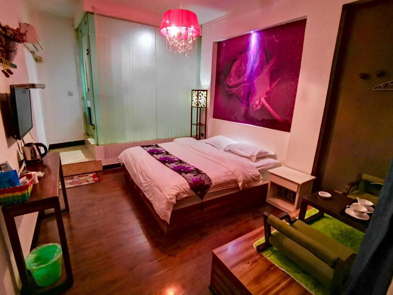 Fenghuang Little Bear Family Guest House Exterior photo